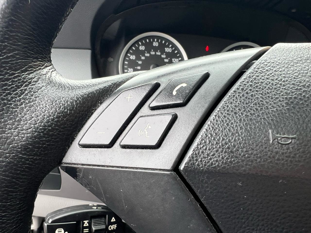 Used 2006 BMW 530xi Sedan image 40