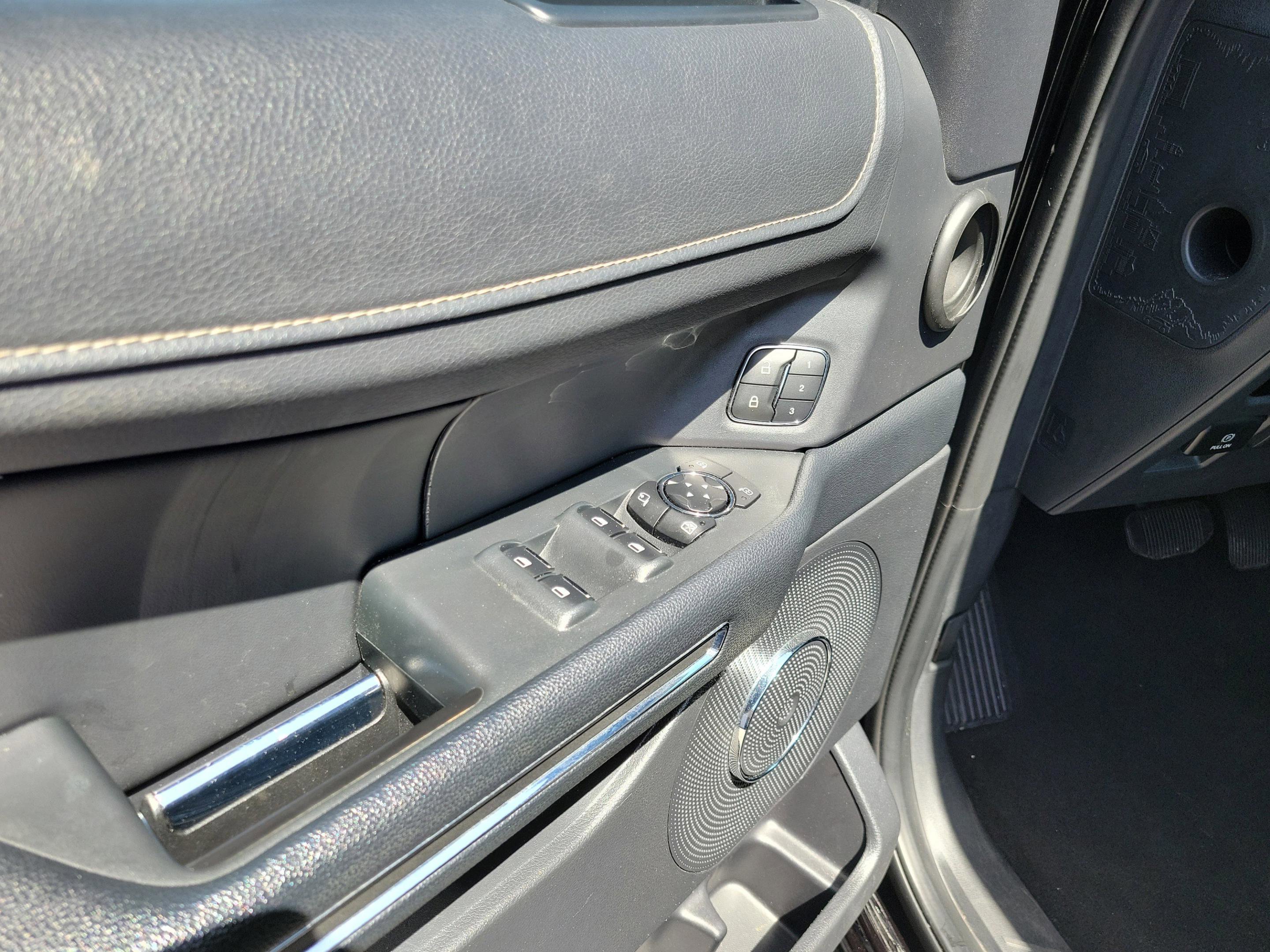 Used 2024 Ford Expedition XLT image 6