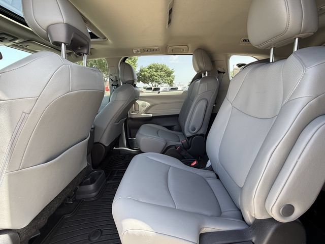Certified 2024 Toyota Sienna XLE FWD image 30