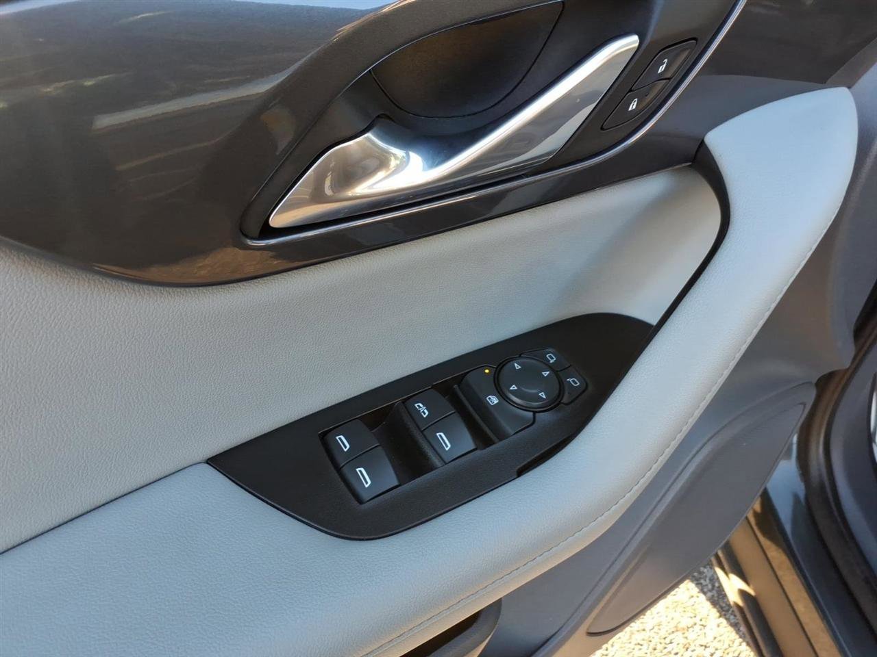 Used 2020 Chevrolet Blazer LT image 12