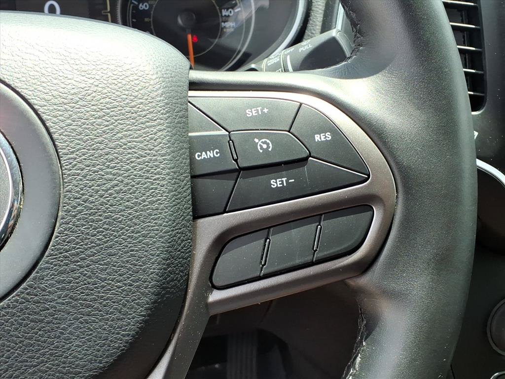 Used 2019 Jeep Cherokee Latitude Plus w/ Comfort/Convenience Group AWD/4WD image 15