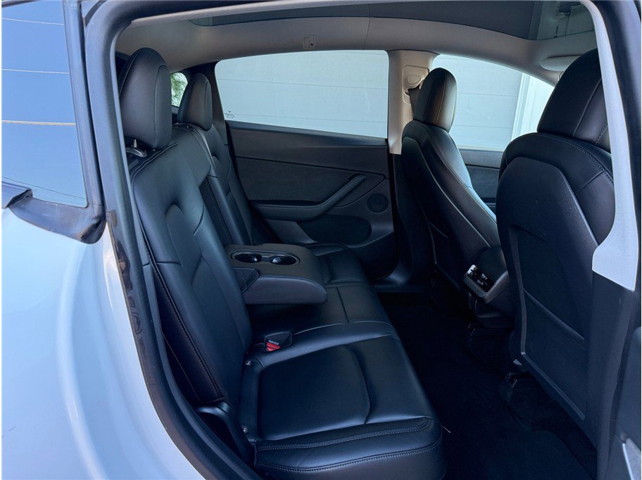 Used 2020 Tesla Model Y Long Range image 33