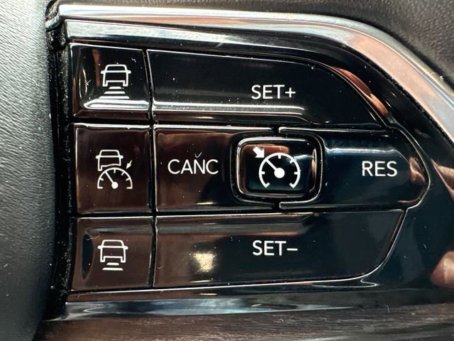 Used 2022 Jeep Grand Cherokee Overland w/ Luxury Tech Group IV AWD/4WD image 31