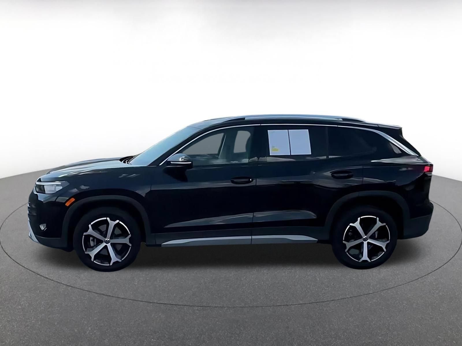 Used 2026 Volkswagen Tiguan SE AWD/4WD image 8