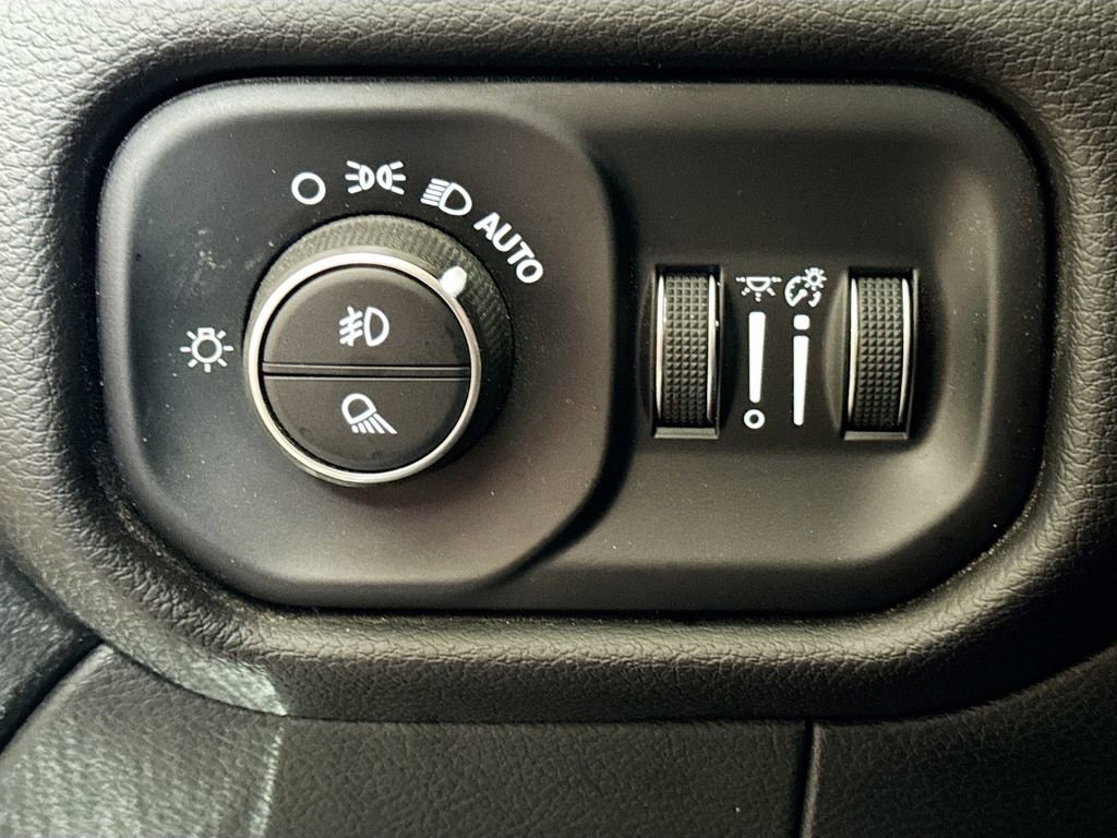 Used 2023 RAM 3500 Laramie AWD/4WD image 12