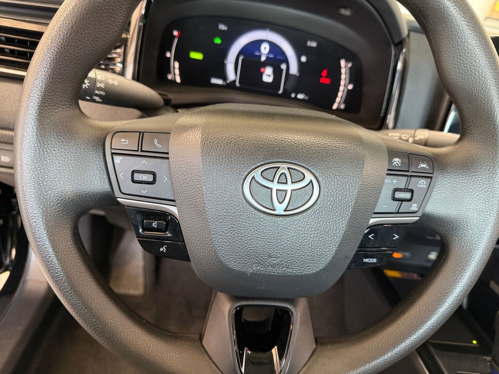 Used 2025 Toyota Camry LE image 27