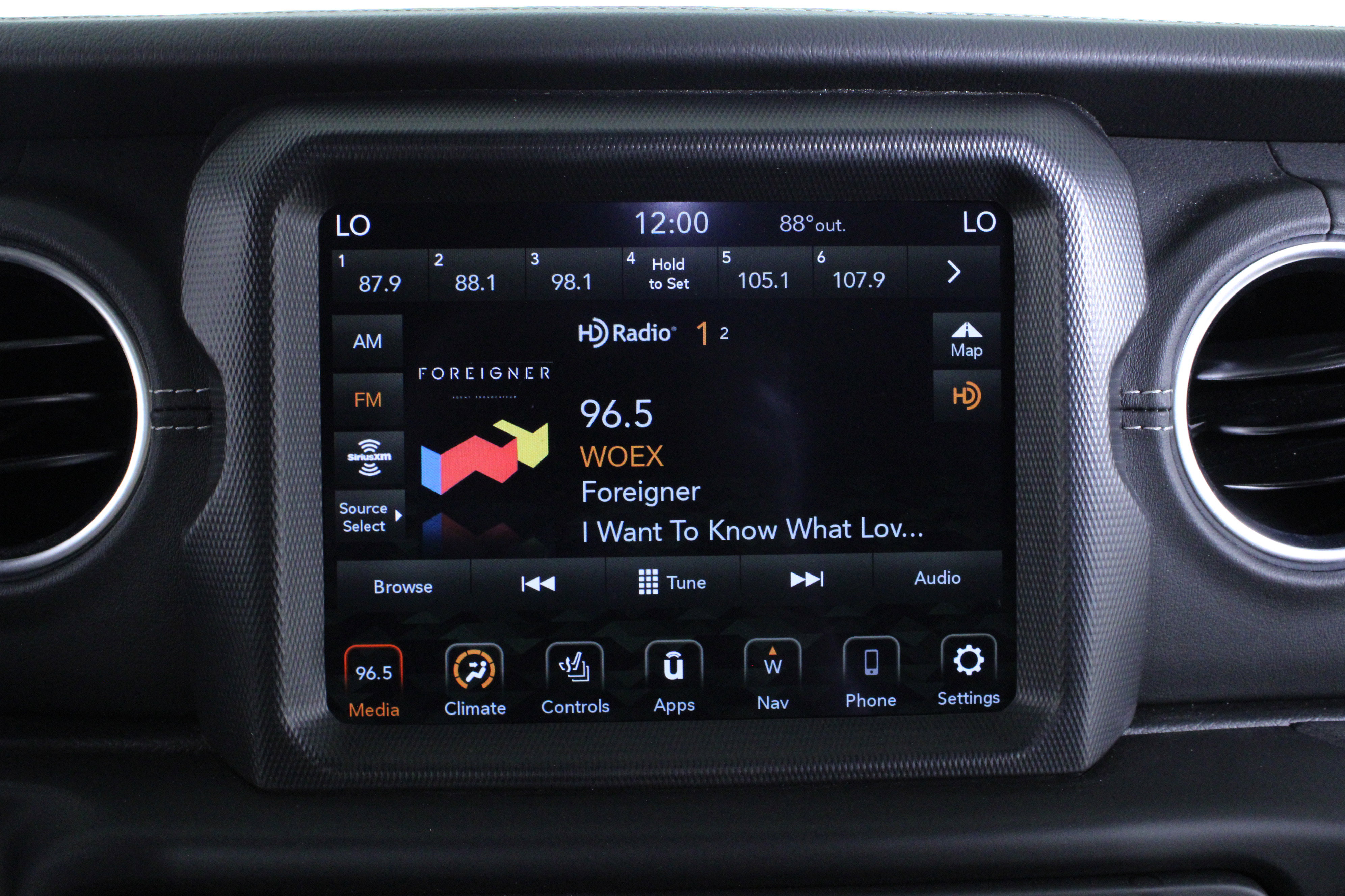 Used 2023 Jeep Wrangler Sahara w/ Cold Weather Group image 27