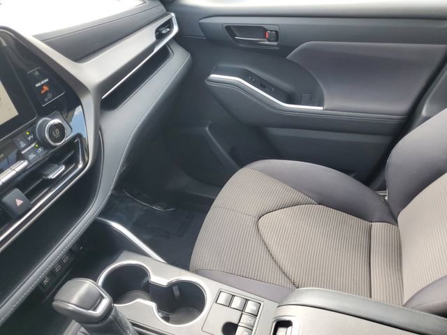 Used 2023 Toyota Highlander LE FWD image 27
