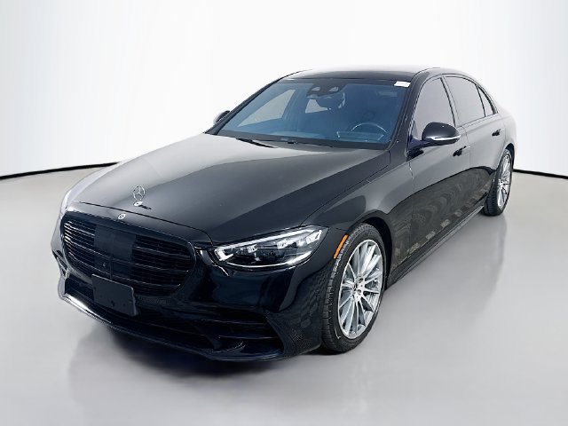 Used 2022 Mercedes-Benz S 500 4MATIC w/ AMG Line Package image 4