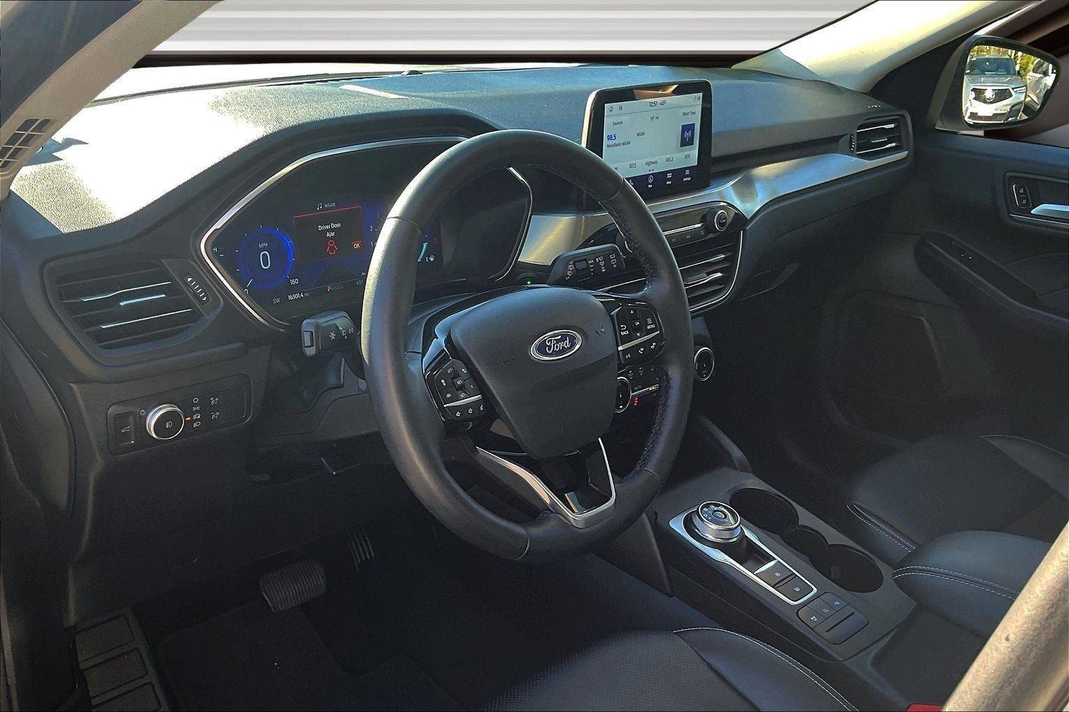 Used 2022 Ford Escape Titanium w/ Class II Trailer Tow Package image 13