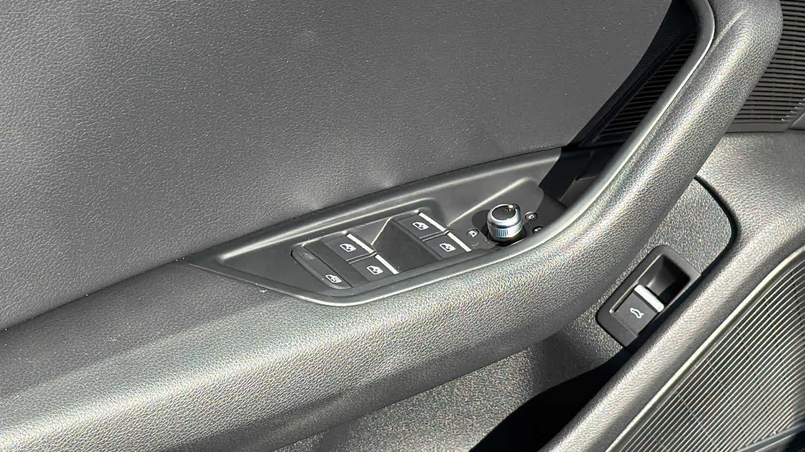 Used 2017 Audi A4 2.0T Premium Plus FWD image 22