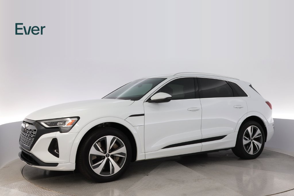 Used 2024 Audi Q8 e-tron Premium AWD/4WD image 18