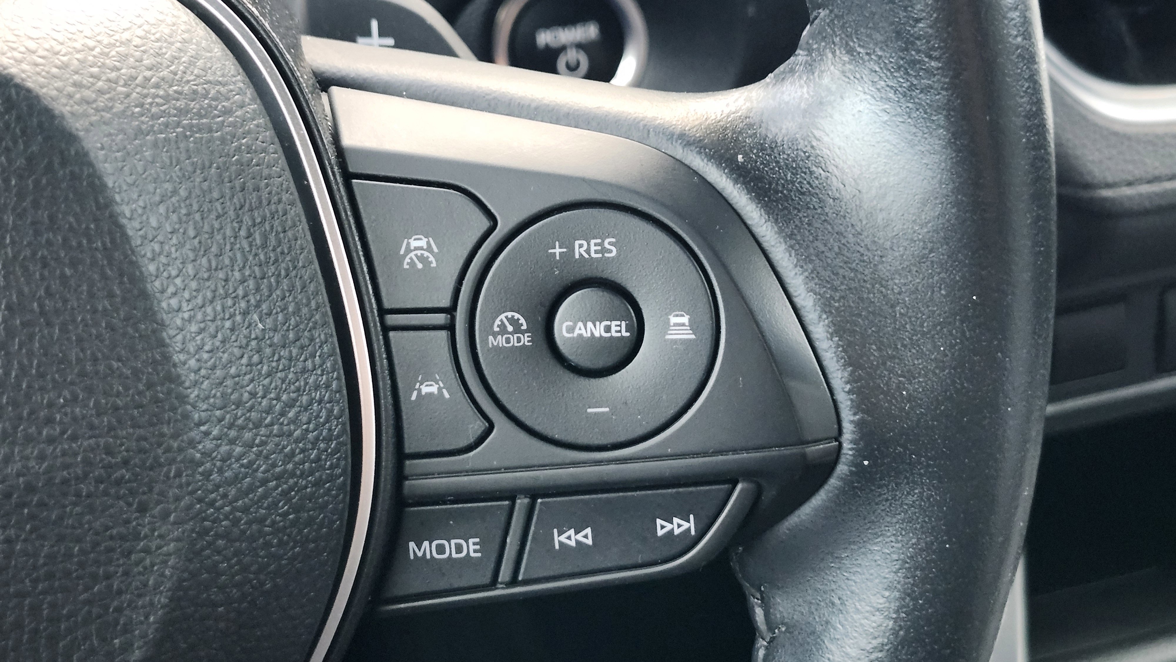 Used 2023 Toyota Corolla Cross SE image 32