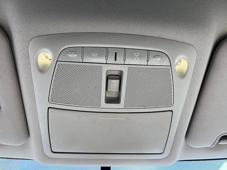 Used 2015 Nissan Rogue SV w/ SV Moonroof Package image 24