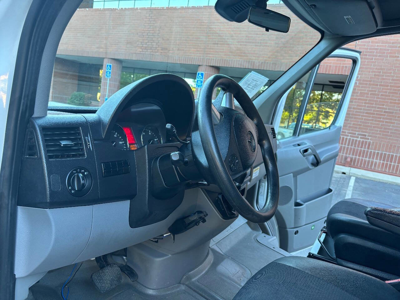 Used 2016 Mercedes-Benz Sprinter 2500 image 13