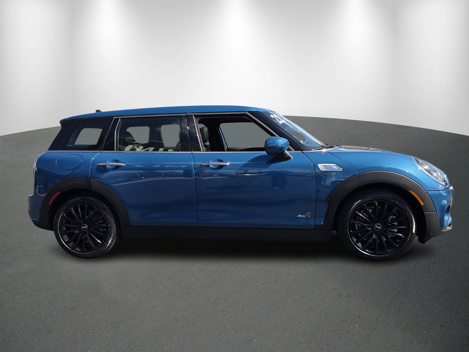 Used 2022 MINI Cooper Clubman S w/ Premium Package image 8