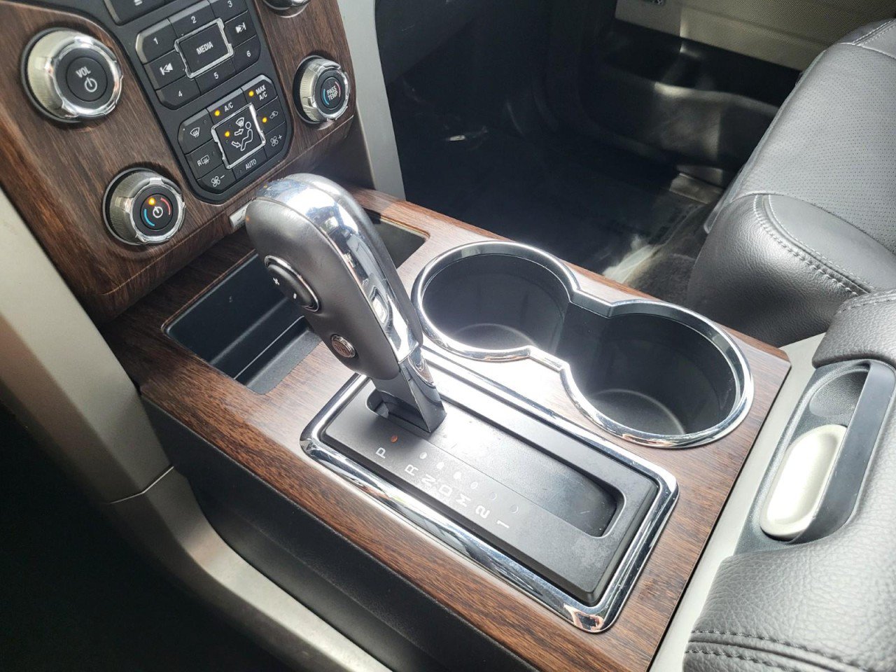 Used 2014 Ford F150 Lariat w/ Equipment Group 502A Luxury AWD/4WD image 25