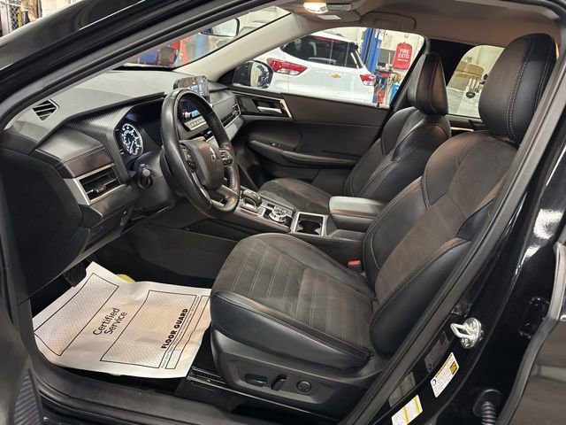 Used 2024 Mitsubishi Outlander SE image 11