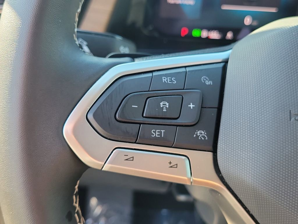 Used 2024 Volkswagen Atlas SE w/ Panoramic Sunroof Package FWD image 26