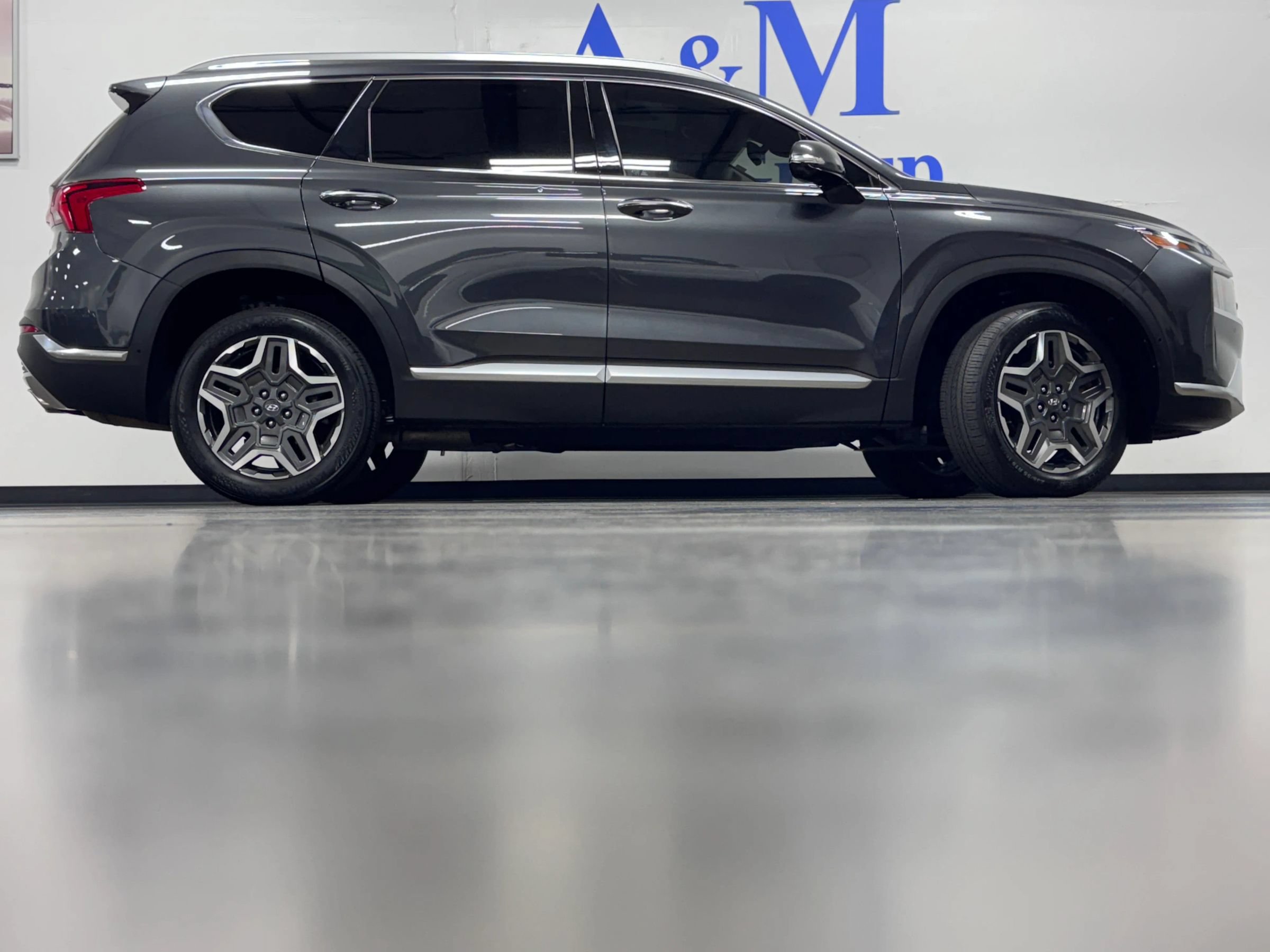 Used 2021 Hyundai Santa Fe Limited AWD/4WD image 3