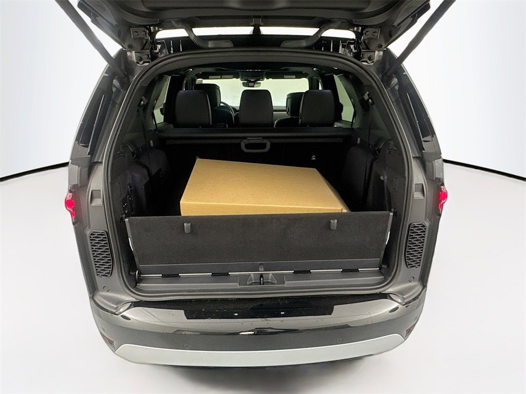 New 2026 Land Rover Discovery Limited Edition image 26