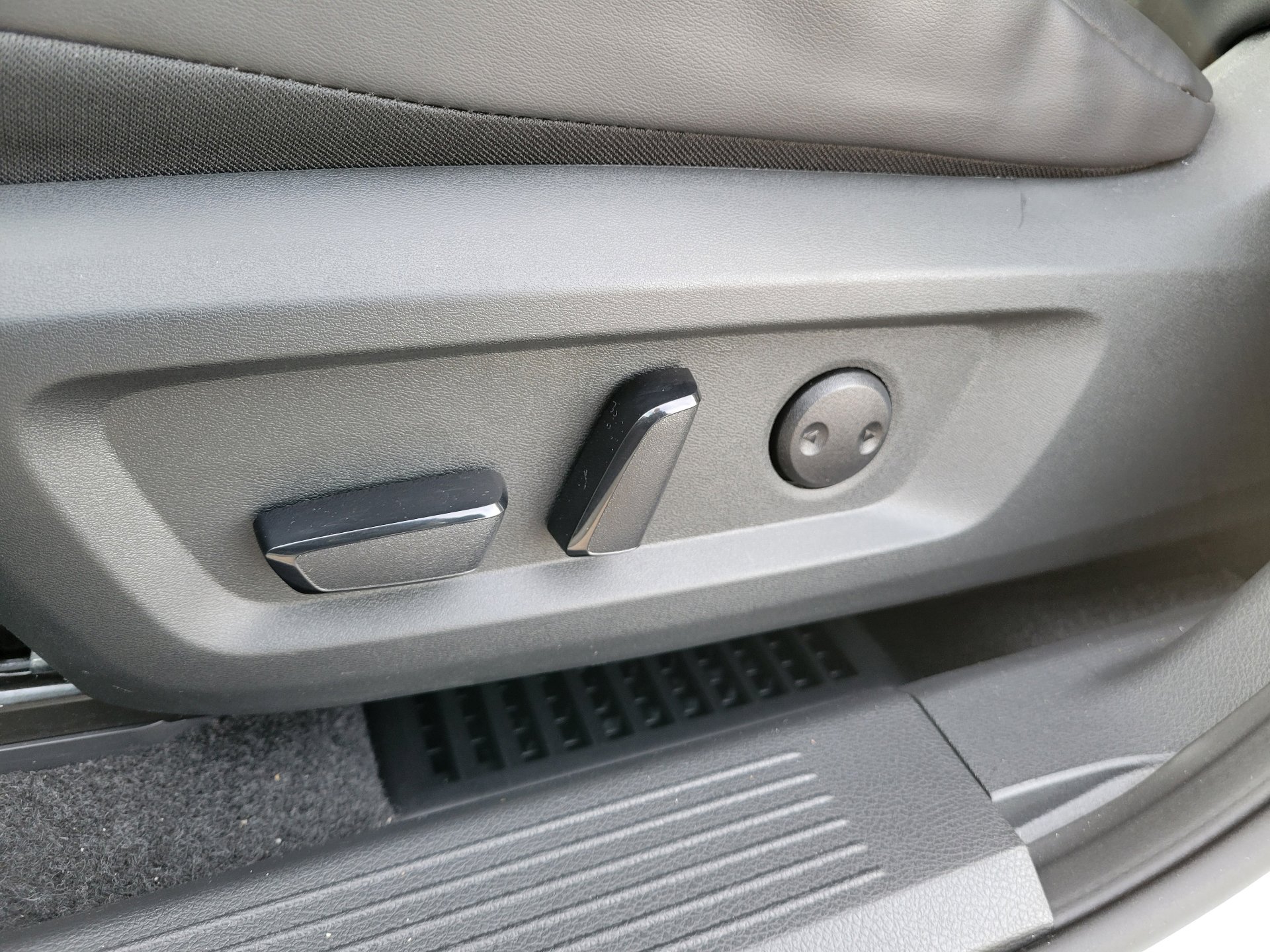 Certified 2023 Nissan Rogue SV w/ SV Premium B Package image 17