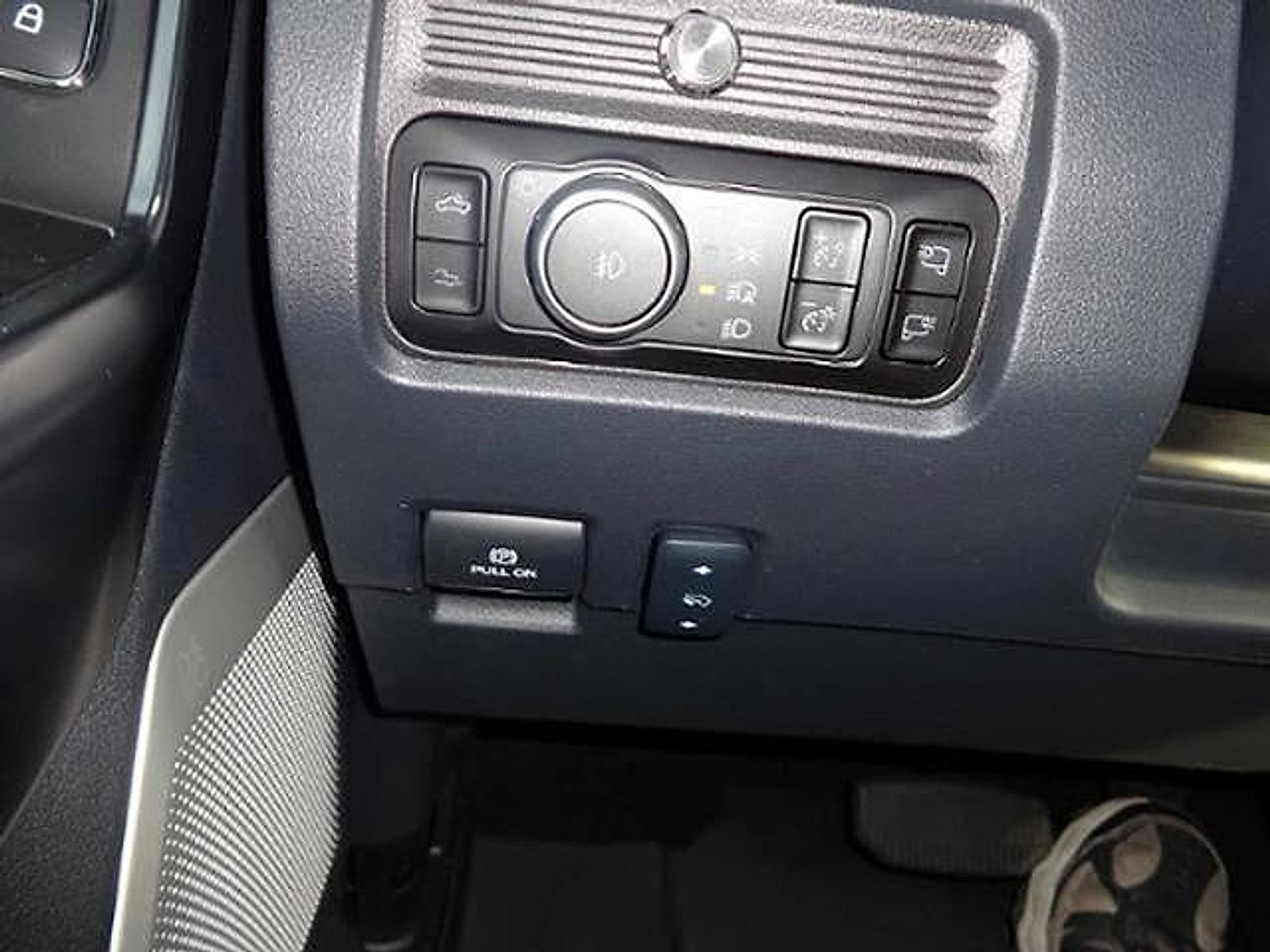 Used 2025 Ford F350 Platinum w/ FX4 Off-Road Package image 25