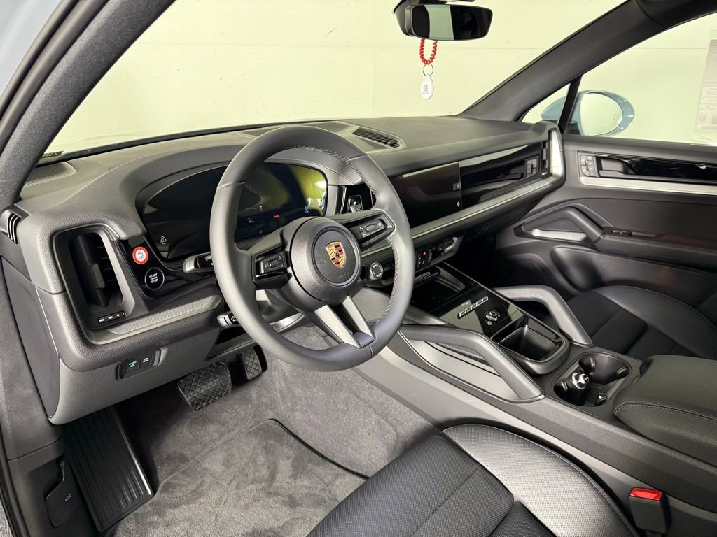 Certified 2025 Porsche Cayenne image 4