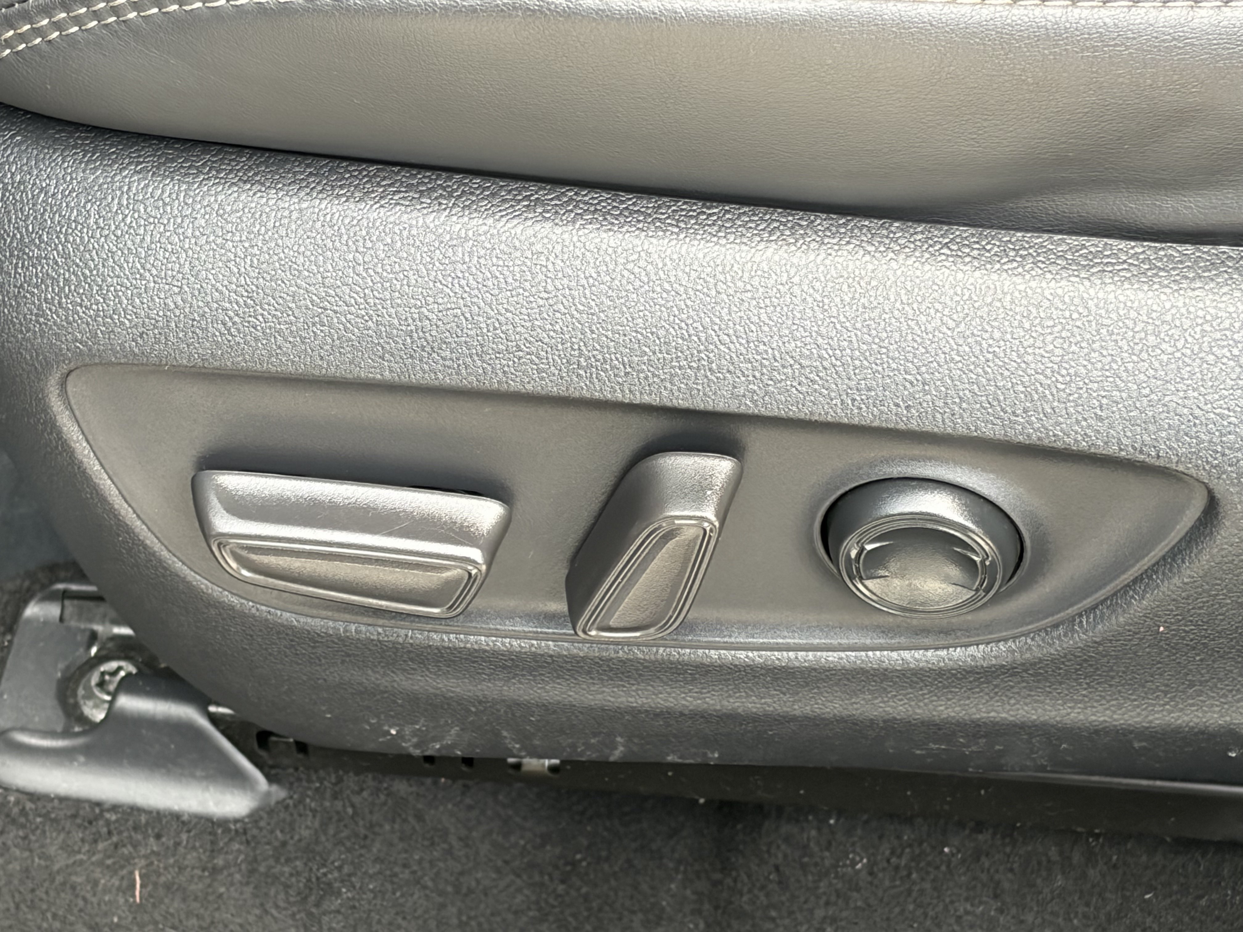 Certified 2022 Toyota RAV4 XLE Premium AWD/4WD image 29