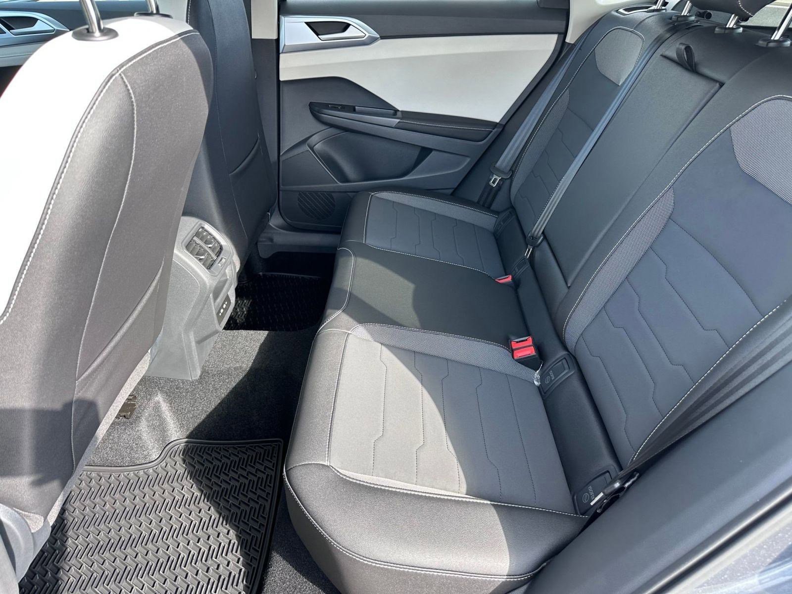 New 2026 Volkswagen Taos SE image 12