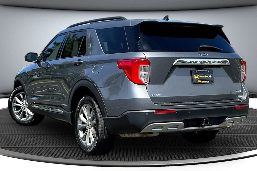 Used 2023 Ford Explorer XLT w/ Equipment Group 202A image 4