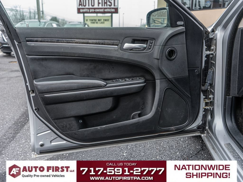 Used 2020 Chrysler 300 Limited AWD/4WD image 10