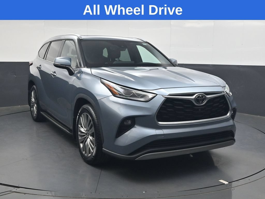Used 2022 Toyota Highlander Platinum AWD/4WD image 2