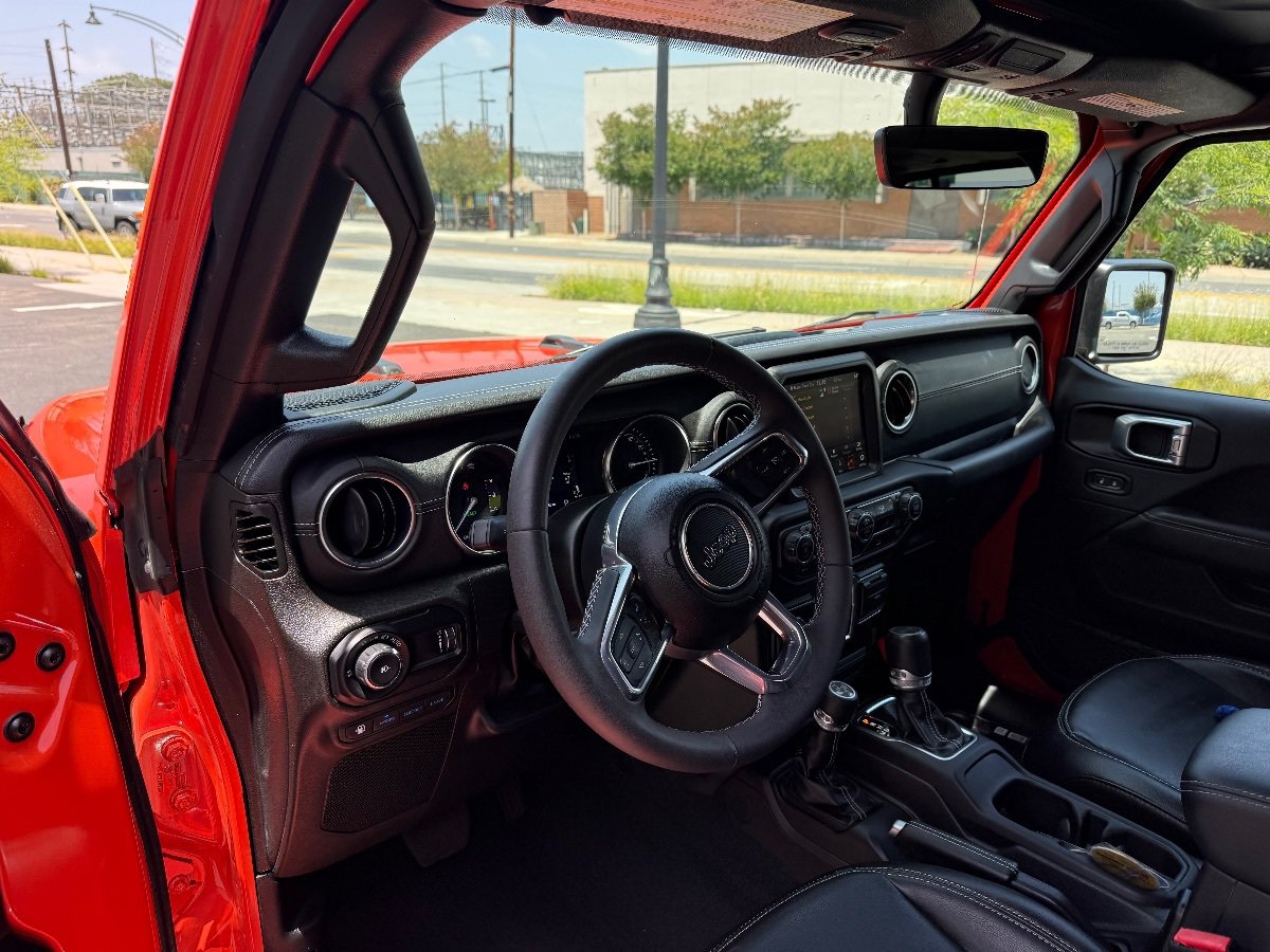 Used 2023 Jeep Wrangler Unlimited Sahara AWD/4WD image 14