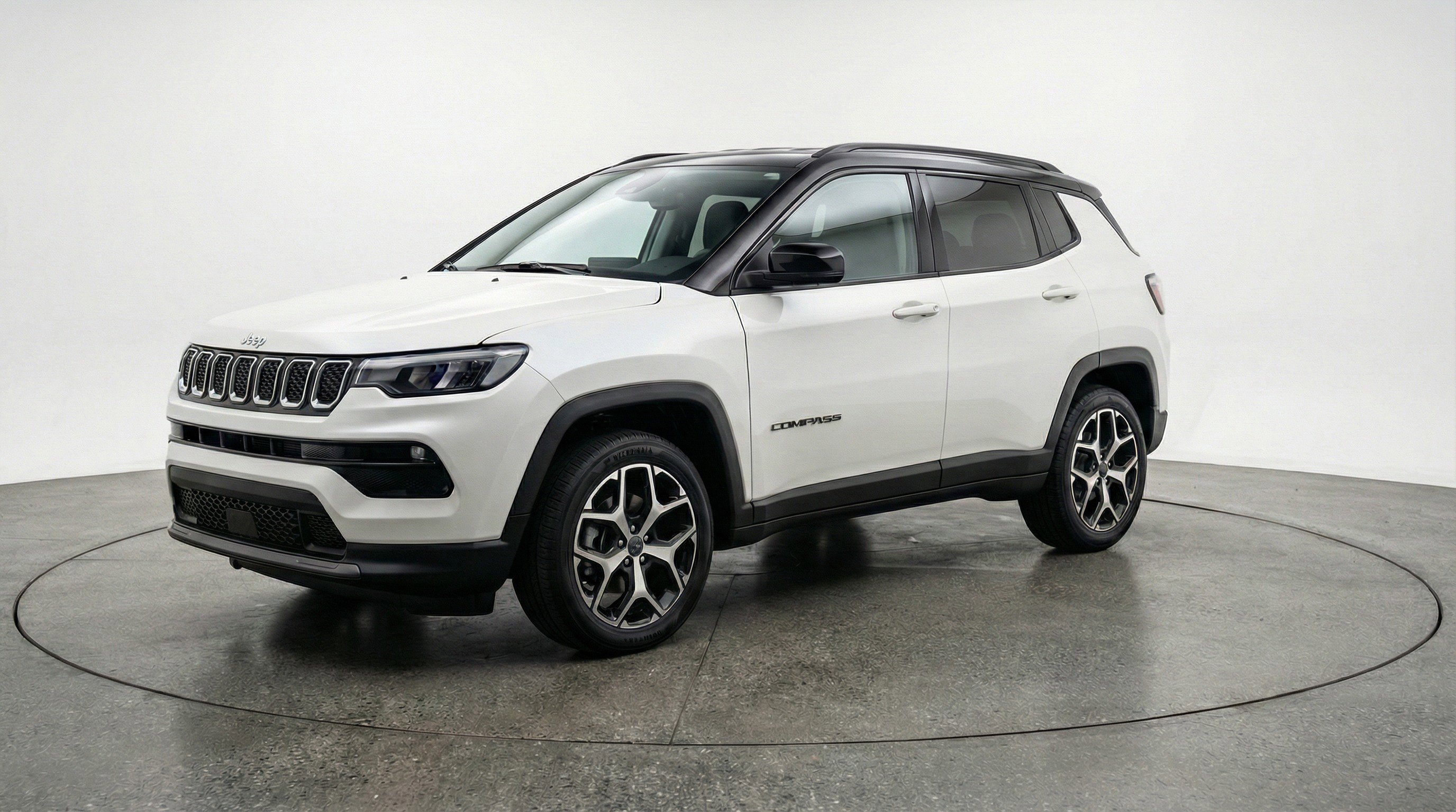 Used 2025 Jeep Compass Limited AWD/4WD image 3