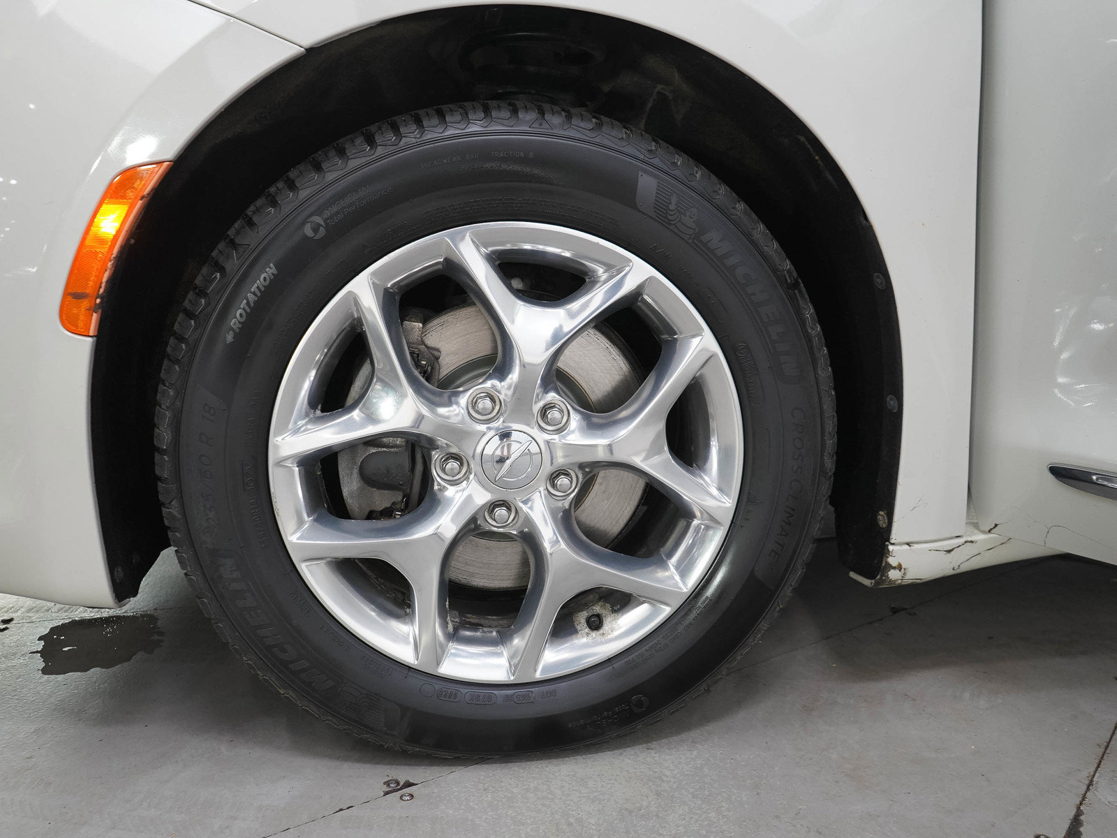Used 2017 Chrysler Pacifica Limited w/ UConnect Theater Package FWD image 33