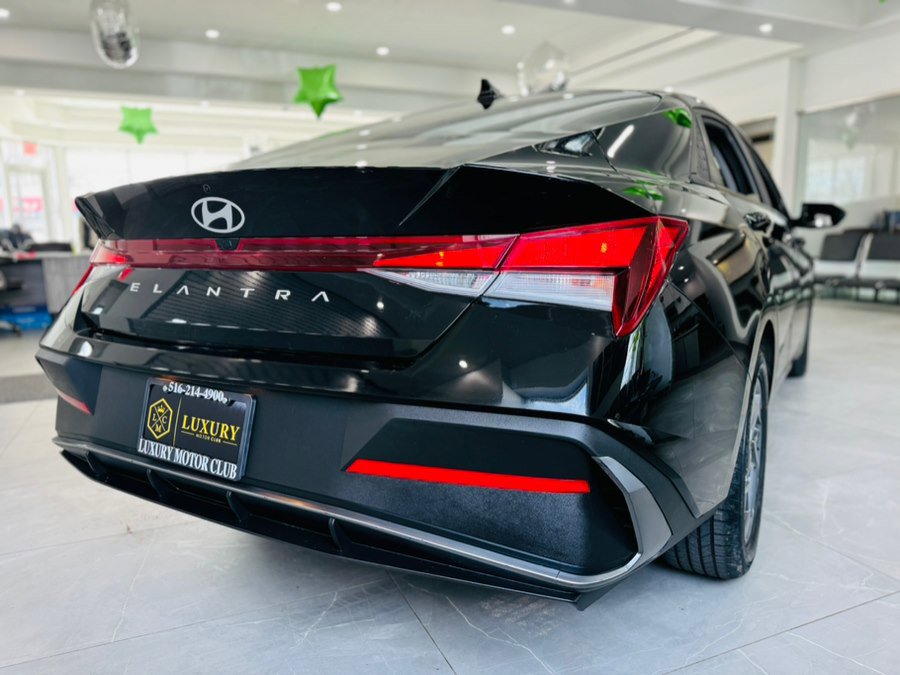 Used 2024 Hyundai Elantra SEL FWD image 8