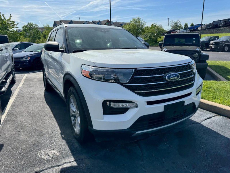 Used 2020 Ford Explorer XLT w/ Equipment Group 202A AWD/4WD image 4