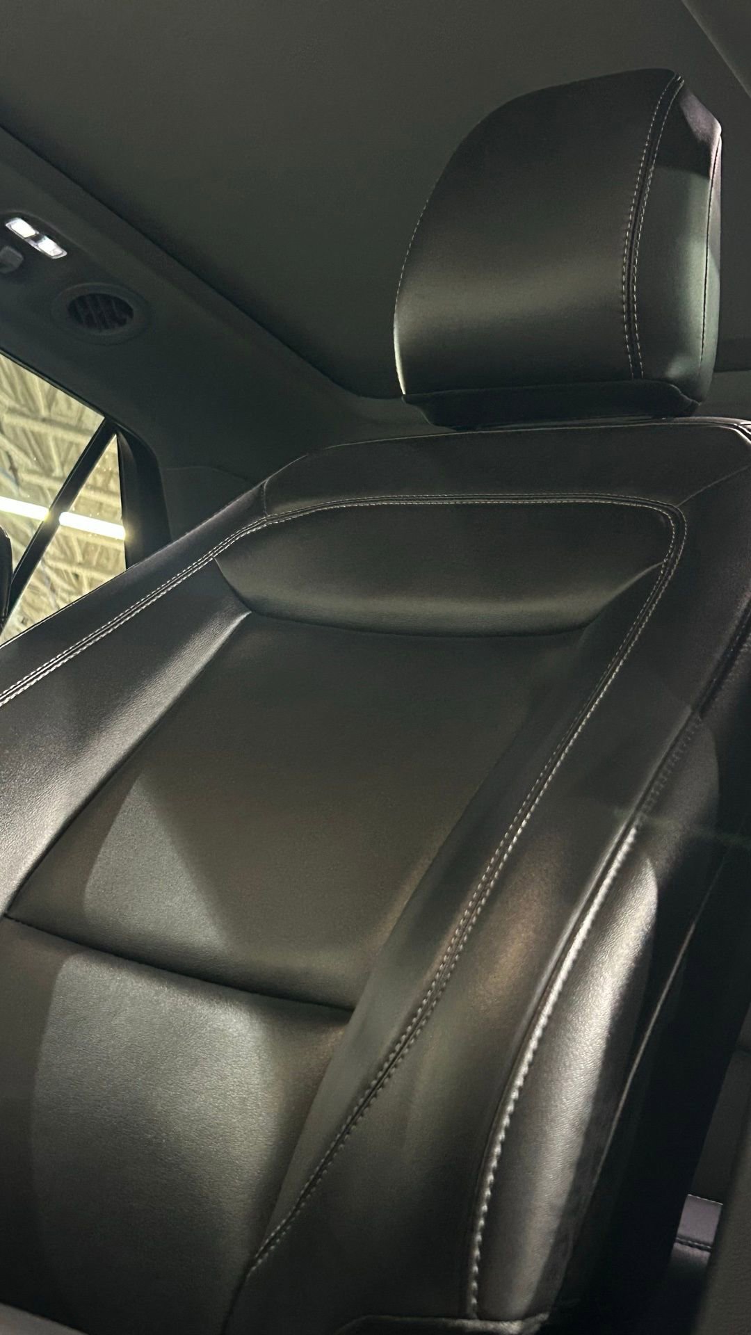 Used 2023 Ford Explorer XLT w/ Equipment Group 202A AWD/4WD image 44