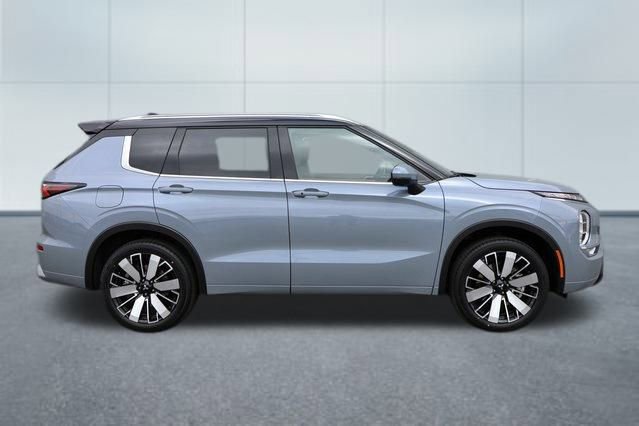 New 2025 Mitsubishi Outlander SEL image 3