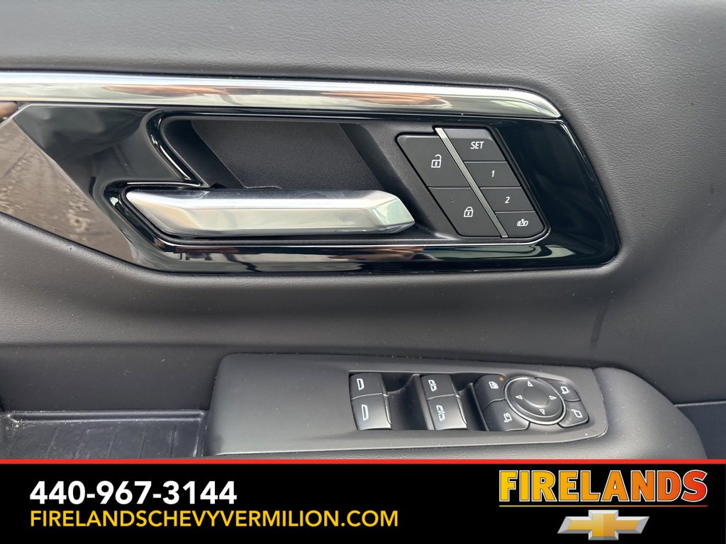 Used 2025 Chevrolet Suburban High Country image 14