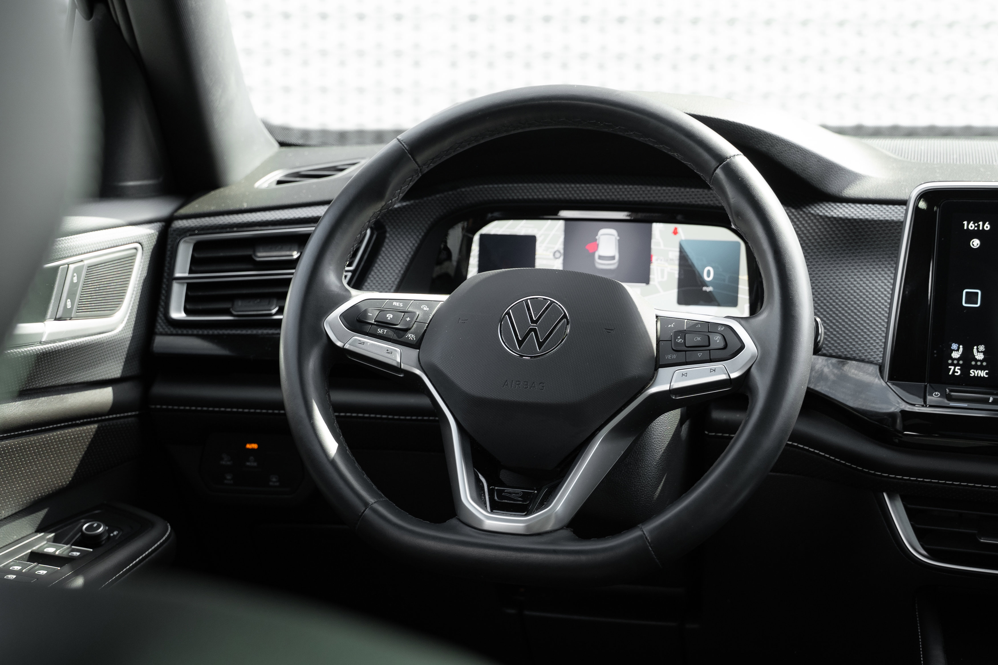 Used 2024 Volkswagen Atlas Cross Sport SEL R-Line AWD/4WD image 9