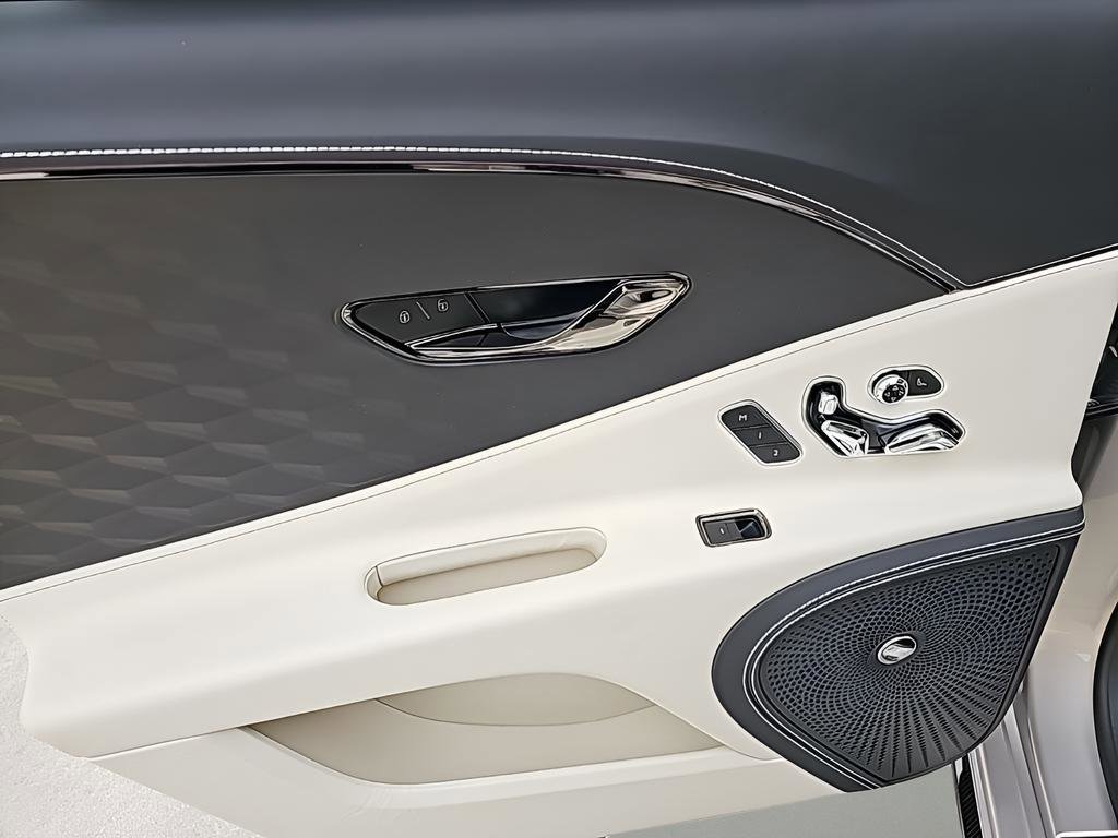 New 2025 Bentley Flying Spur Plug-In Hybrid image 31