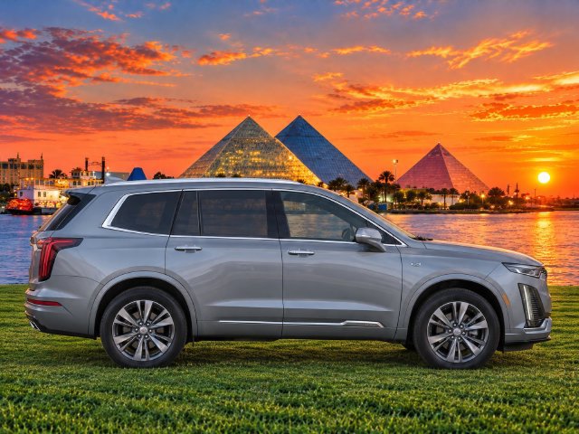 Used 2025 Cadillac XT6 Premium Luxury w/ Technology Package FWD image 4