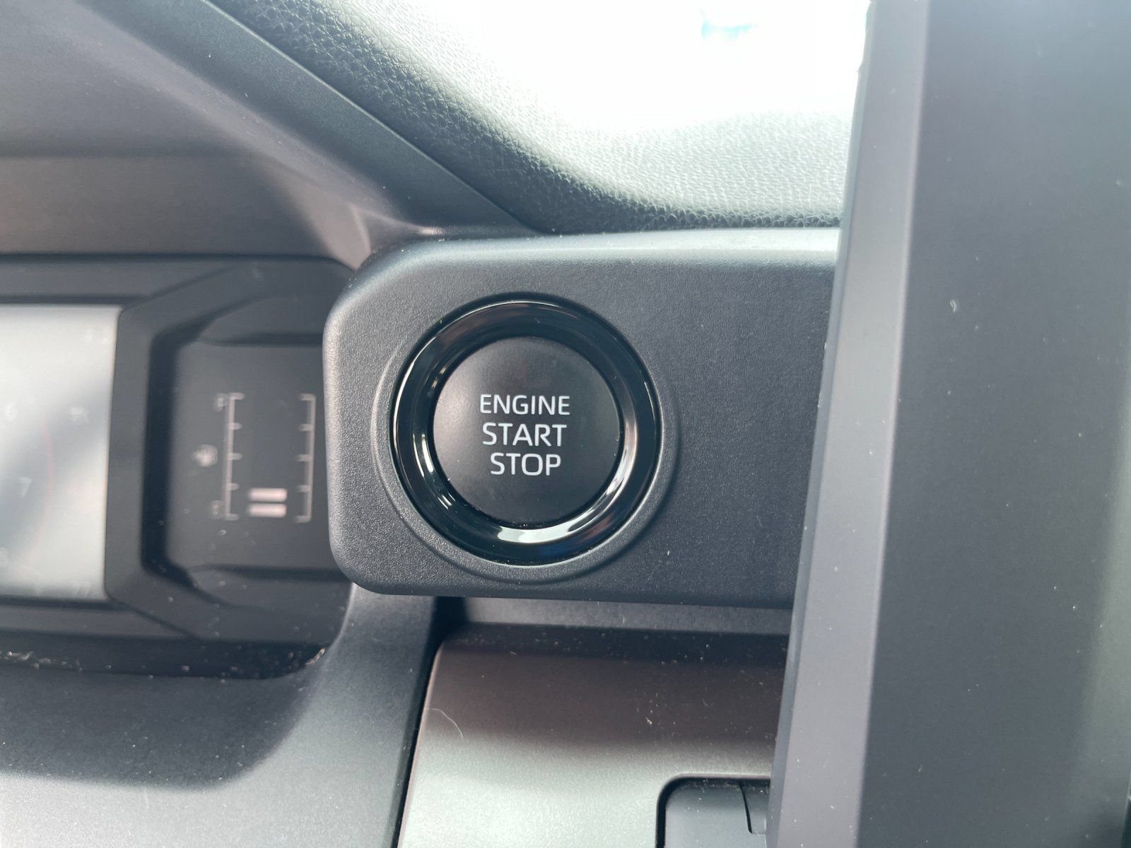 Used 2024 Toyota Tacoma SR5 AWD/4WD image 23