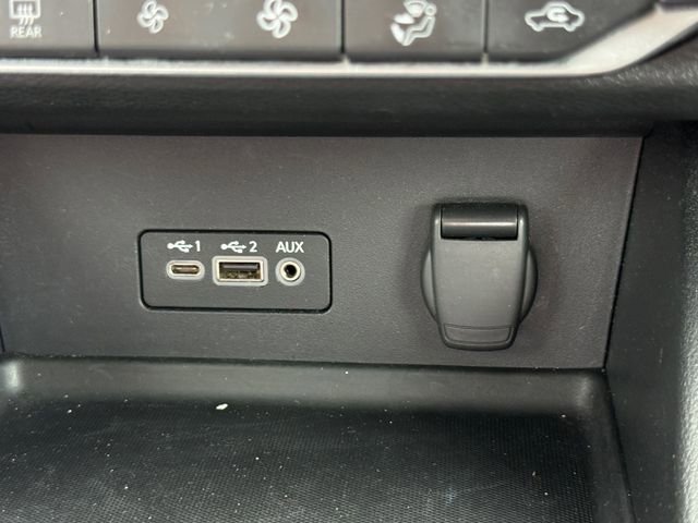 Certified 2022 Nissan Sentra SR w/ Lighting Package FWD image 27