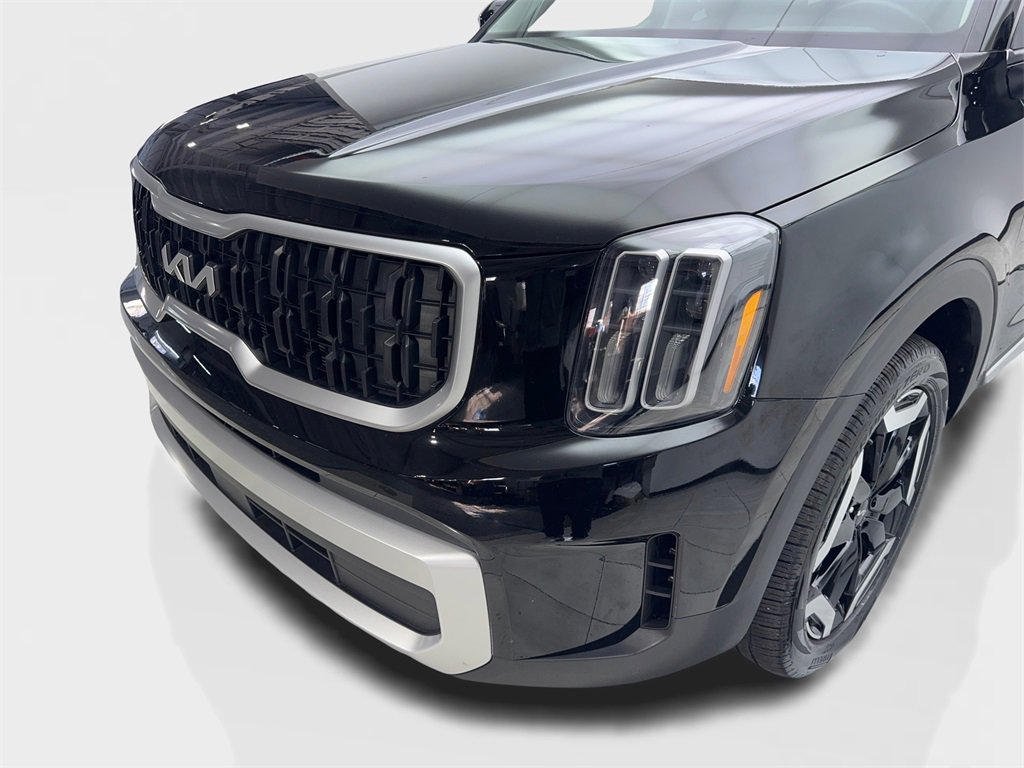 Used 2025 Kia Telluride EX w/ EX Captain's Chair Package image 16