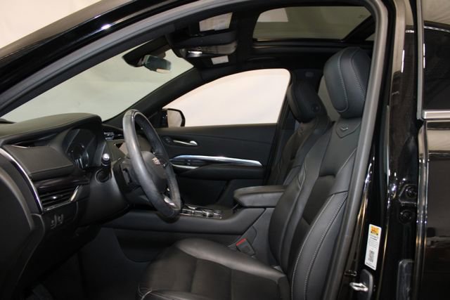 Certified 2023 Cadillac XT4 Luxury w/ Cold Weather Package image 7