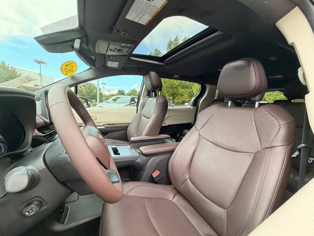 Certified 2024 Toyota Sienna Platinum FWD image 23