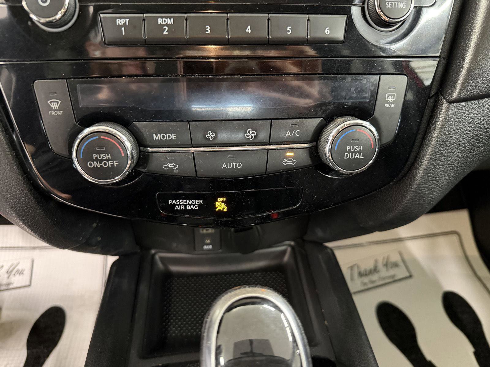 Used 2017 Nissan Rogue SV image 17